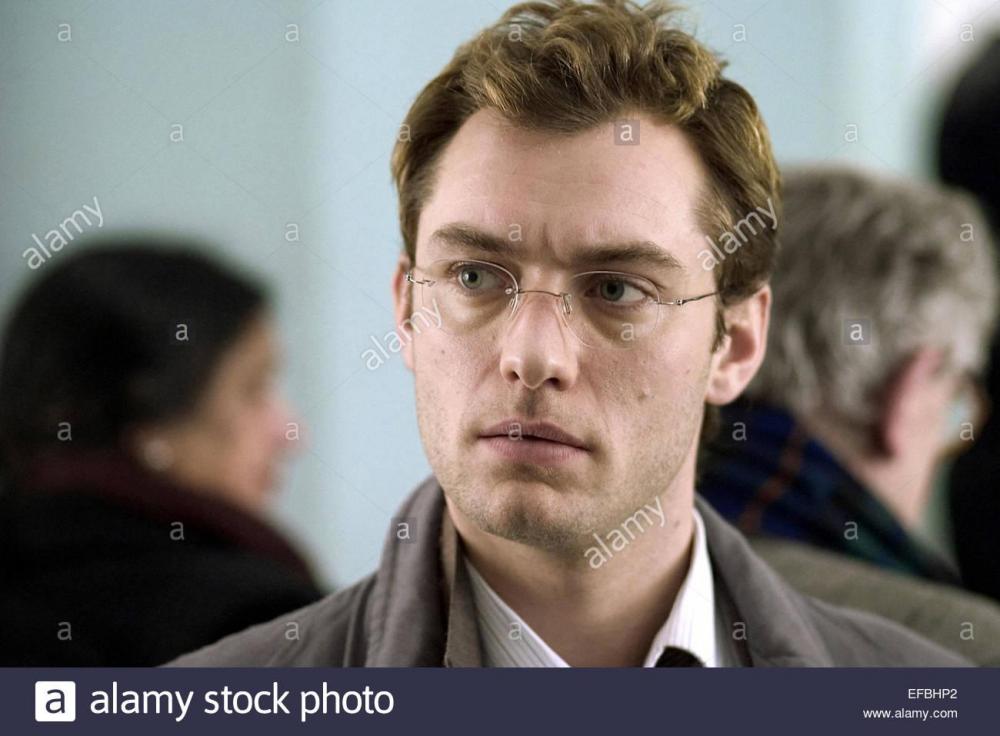 jude-law-closer-2004-EFBHP2.thumb.jpg.cbe17afd370a3fbaecd08a1d500d3cc3.jpg